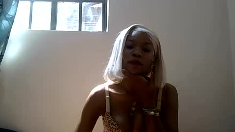 faizah_ online show from August 2, 10:14 am
