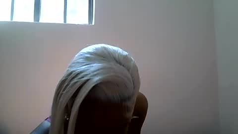 faizah_ online show from August 5, 10:29 am