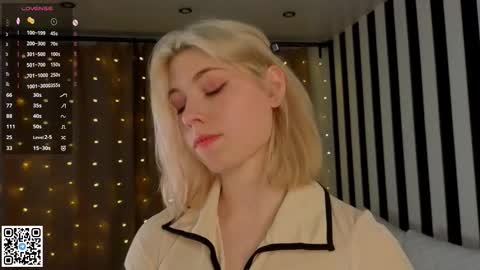 Emilia online show from December 17, 4:07 am