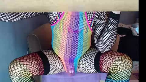 Snapshot of fallin_skye chatting on February 16, 10:32 pm Fallin Skye online show from February 16, 10:32 pm