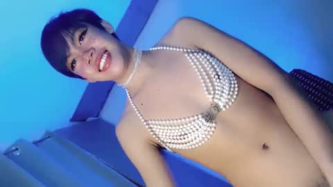 Ivy Lauren online show from February 1, 6:08 pm