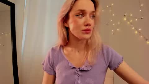 fancyamelia online show from September 19, 12:28 pm