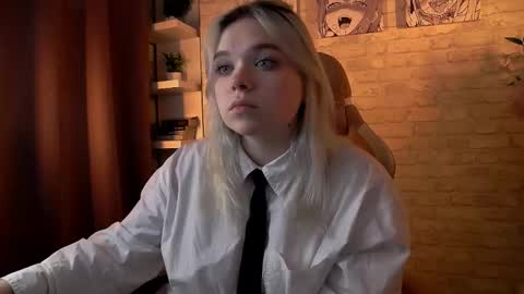 Bella online show from November 26, 2:18 pm