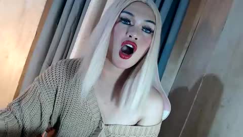 Snapshot of fantasticcock69_daniella chatting on May 11, 10:21 am DANIELLA - DONT FORGET TO GIVE ME A THUMBSU UP online show from May 11, 10:21 am