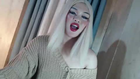 Snapshot of fantasticcock69_daniella chatting on May 13, 7:28 am DANIELLA - DONT FORGET TO GIVE ME A THUMBSU UP online show from May 13, 7:28 am