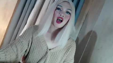 Snapshot of fantasticcock69_daniella chatting on May 14, 11:11 pm DANIELLA - DONT FORGET TO GIVE ME A THUMBSU UP online show from May 14, 11:11 pm