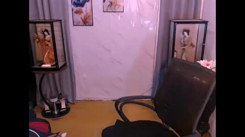 Snapshot of fantasticock4ux chatting on December 19, 6:59 pm YOUR DOMINA KRISTINE online show from December 19, 6:59 pm