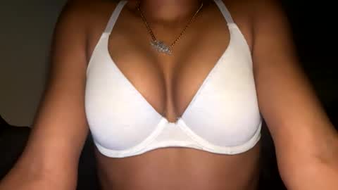 Snapshot of fantasyb1 chatting on February 10, 8:24 pm FantasyB online show from February 10, 8:24 pm