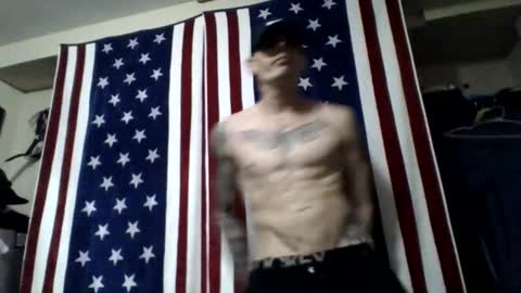 Snapshot of fantasydesire83 chatting on April 19, 8:33 pm fantasydesire83 online show from April 19, 8:33 pm