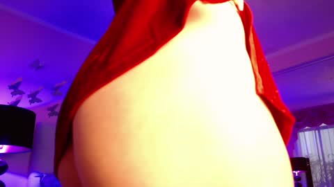 Snapshot of farahh_magdaly chatting on December 27, 3:04 pm Farah online show from December 27, 3:04 pm