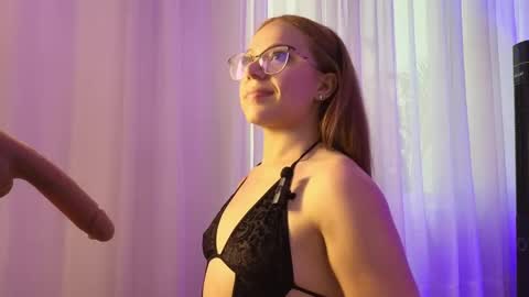 Snapshot of farahh_magdaly chatting on February 17, 3:09 pm Farah online show from February 17, 3:09 pm