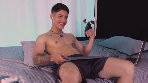 farid_jake_ online show from September 26, 6:45 pm