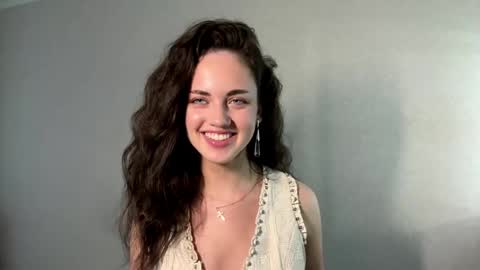 Mia online show from June 8, 3:23 pm