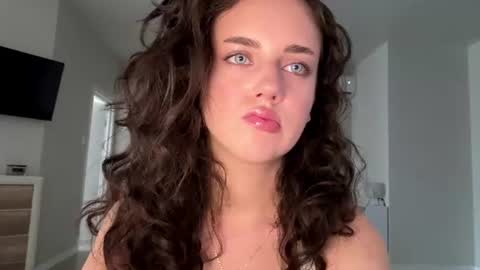 Snapshot of farrahburde chatting on July 26, 1:07 pm Mia online show from July 26, 1:07 pm
