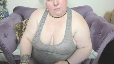 fashiona online show from December 15, 9:52 pm