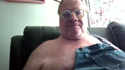 Fred. online show from April 5, 6:05 pm