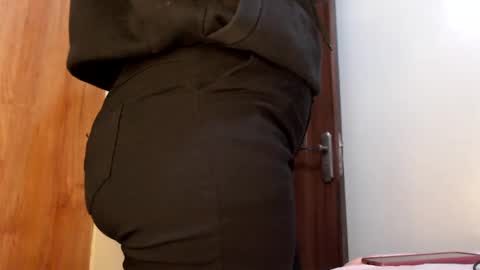 Snapshot of fatpussy_ebony chatting on January 15, 2:02 pm lexie online show from January 15, 2:02 pm