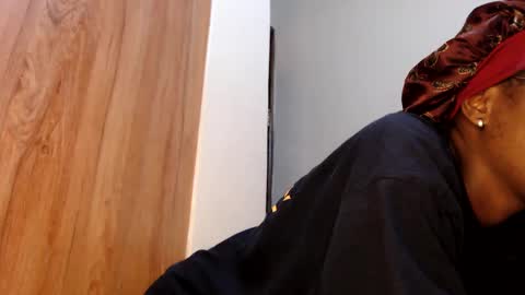 Snapshot of fatpussy_ebony chatting on February 25, 6:14 am lexie online show from February 25, 6:14 am