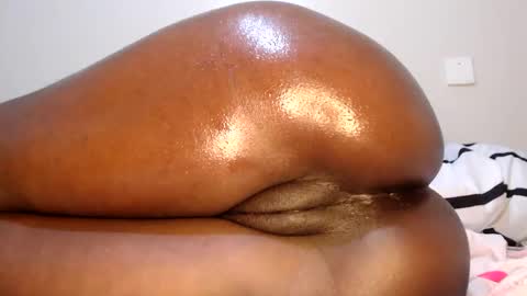 Snapshot of fatpussy_ebony chatting on March 10, 3:52 pm lexie online show from March 10, 3:52 pm