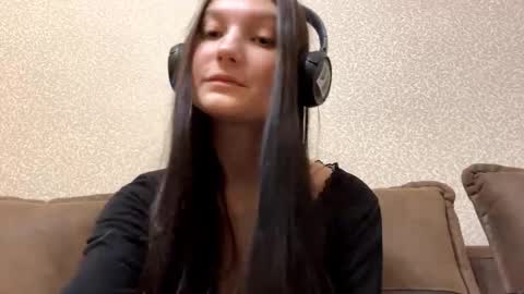 Aurora 18yo online show from November 5, 10:48 am