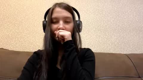 Aurora 18yo online show from December 5, 8:23 am