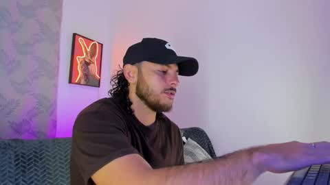 Snapshot of favid95 chatting on November 11, 2:44 am favid95 online show from November 11, 2:44 am