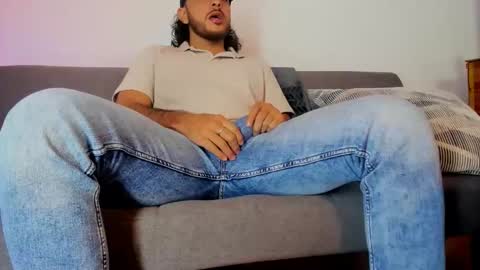 Snapshot of favid95 chatting on December 3, 4:16 pm favid95 online show from December 3, 4:16 pm