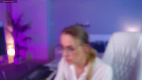 Snapshot of fay_dunaway chatting on February 25, 12:24 pm Fay online show from February 25, 12:24 pm
