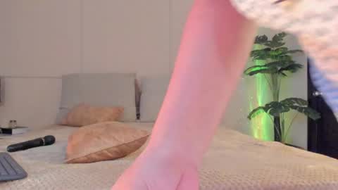 welcome to my world  online show from September 25, 1:09 am