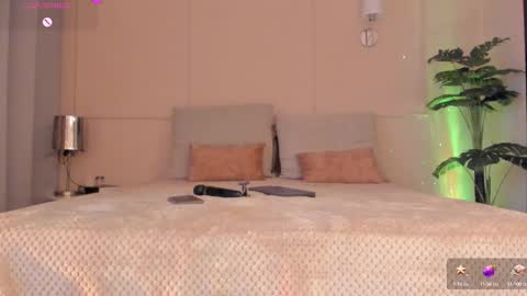 welcome to my world  online show from September 26, 10:47 pm