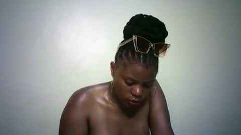 Snapshot of fayzah_fah chatting on April 8, 12:49 pm Faith online show from April 8, 12:49 pm