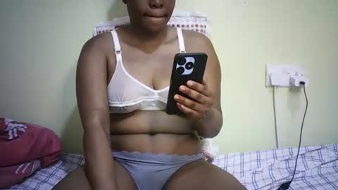 Snapshot of fayzah_fah chatting on April 13, 2:39 am Faith online show from April 13, 2:39 am