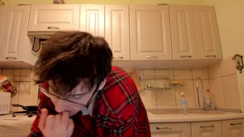 Snapshot of fckmikh chatting on December 16, 5:43 pm Michael online show from December 16, 5:43 pm