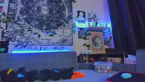 Snapshot of fearlessdiva_x chatting on November 20, 2:12 am Diva online show from November 20, 2:12 am