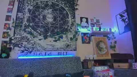 Snapshot of fearlessdiva_x chatting on December 4, 1:48 am Diva online show from December 4, 1:48 am