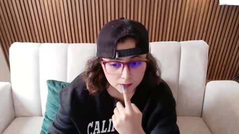 Feelena online show from March 3, 6:36 pm