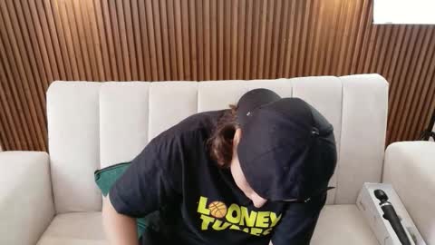 Feelena online show from March 9, 5:39 pm