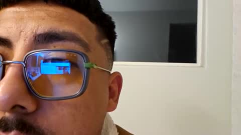 Snapshot of feelsbomber chatting on November 10, 6:56 am feelsbomber online show from November 10, 6:56 am