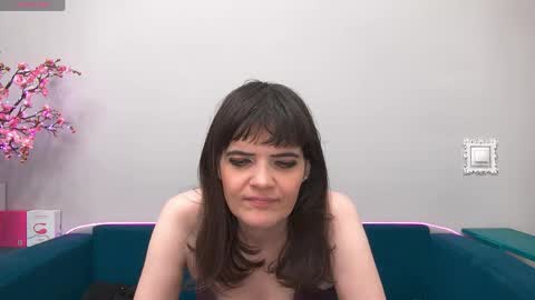 Snapshot of feelsgoodwoman chatting on April 28, 3:11 am Laura online show from April 28, 3:11 am