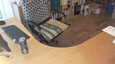 Snapshot of feet4u_barefooter chatting on June 19, 7:28 pm feet4u_barefooter online show from June 19, 7:28 pm