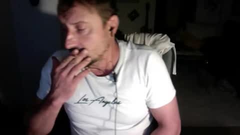 Snapshot of feetkissboy chatting on September 19, 12:56 am feetkissboy online show from September 19, 12:56 am