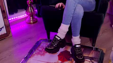 Snapshot of feetvibe chatting on October 15, 10:37 am FeetVibe online show from October 15, 10:37 am