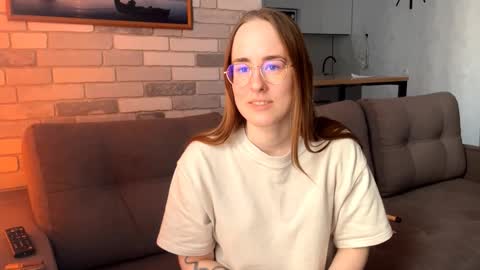 Snapshot of feleciacockrell chatting on March 23, 7:01 am Mary online show from March 23, 7:01 am