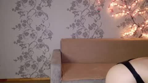 Snapshot of felicia_lav chatting on May 16, 7:01 pm Frida online show from May 16, 7:01 pm