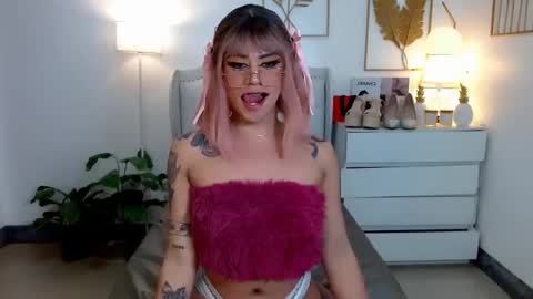 Snapshot of felicity_finley chatting on December 22, 12:07 am FELLY online show from December 22, 12:07 am