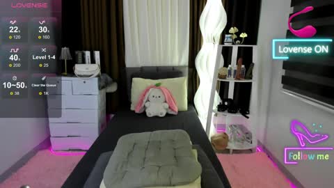 FELLY online show from April 2, 4:37 pm