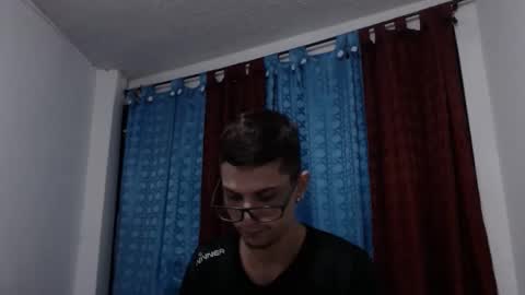 Snapshot of felipe227 chatting on February 4, 12:29 am jhonatan felipe online show from February 4, 12:29 am