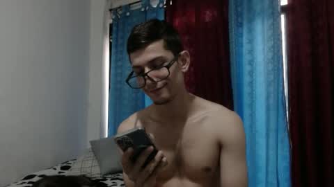 Snapshot of felipe227 chatting on February 19, 9:36 pm jhonatan felipe online show from February 19, 9:36 pm