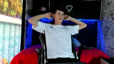 Snapshot of felipe_fiire chatting on May 19, 9:21 pm felipe fiire online show from May 19, 9:21 pm