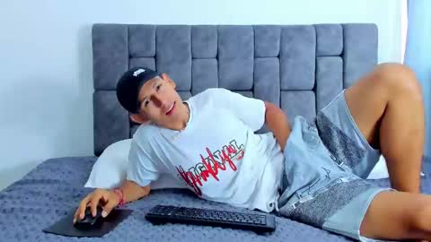 felipehot_gonzales online show from October 16, 12:50 pm